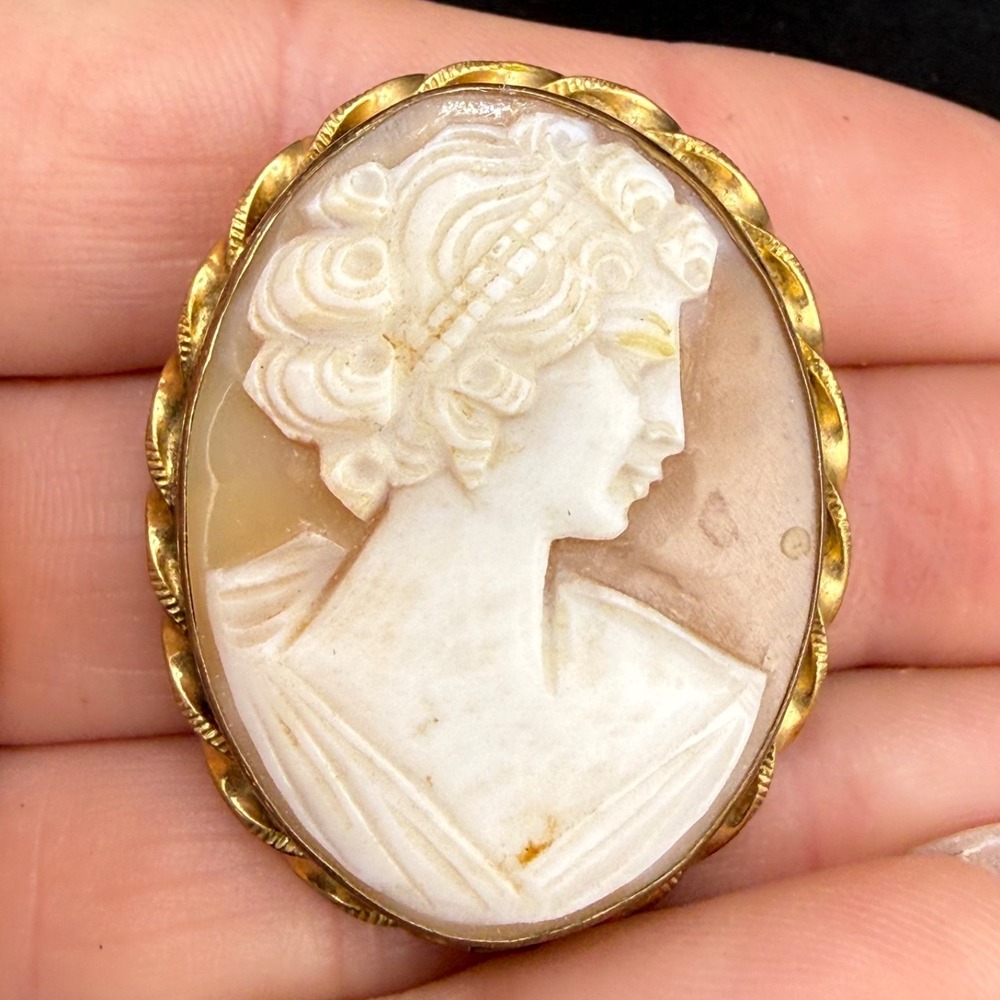 Vintage Cameo Brooch Carved Gold Tone Pendant Bale